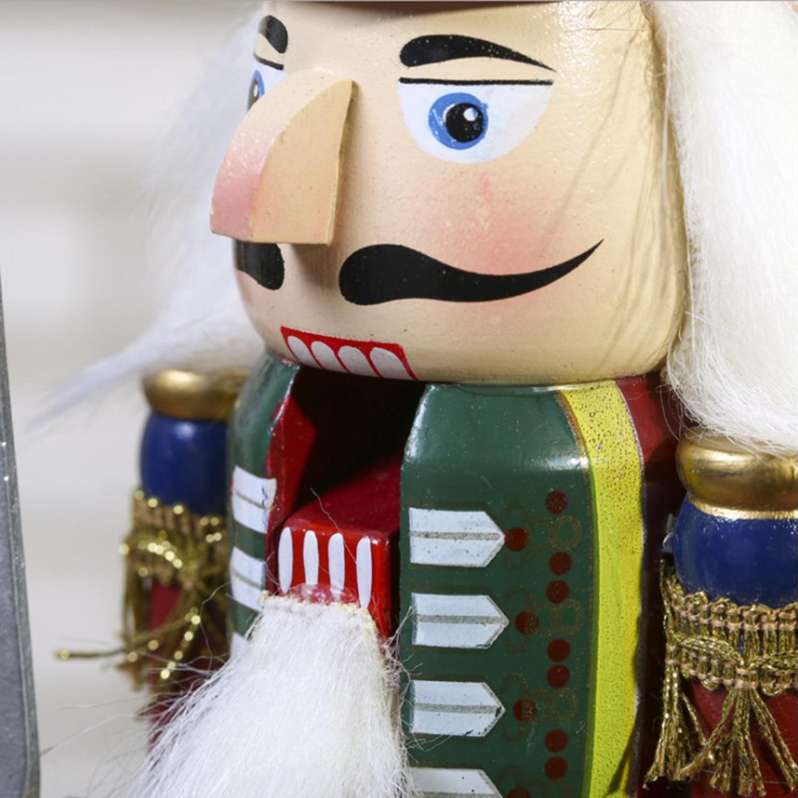 دمية خشبية على شكل جندي كاتّع  - مراجعة Nutcracker Figurine وسعره