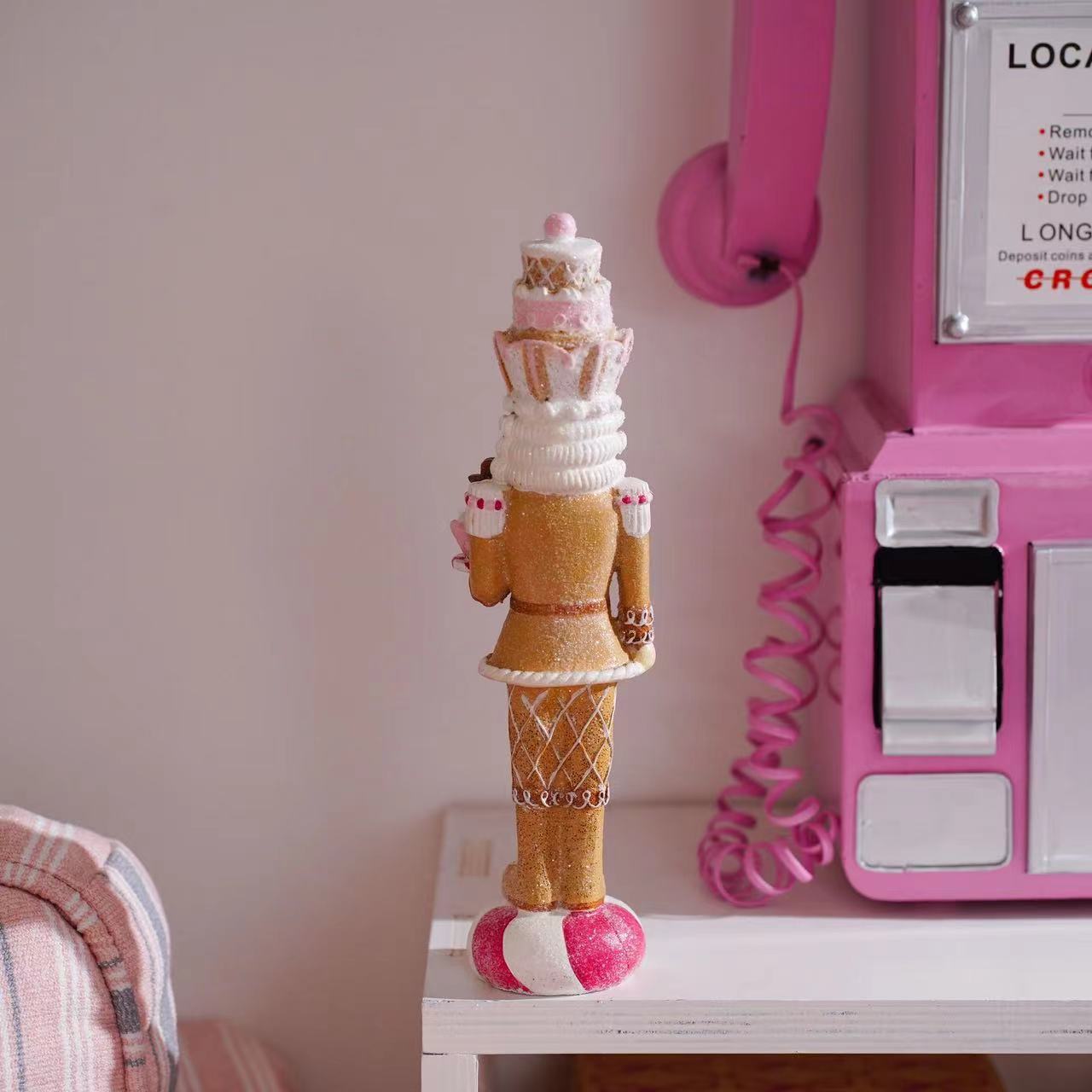 دمية جندي كسارة البندق الوردية - مراجعة Nutcracker Figurine وسعره